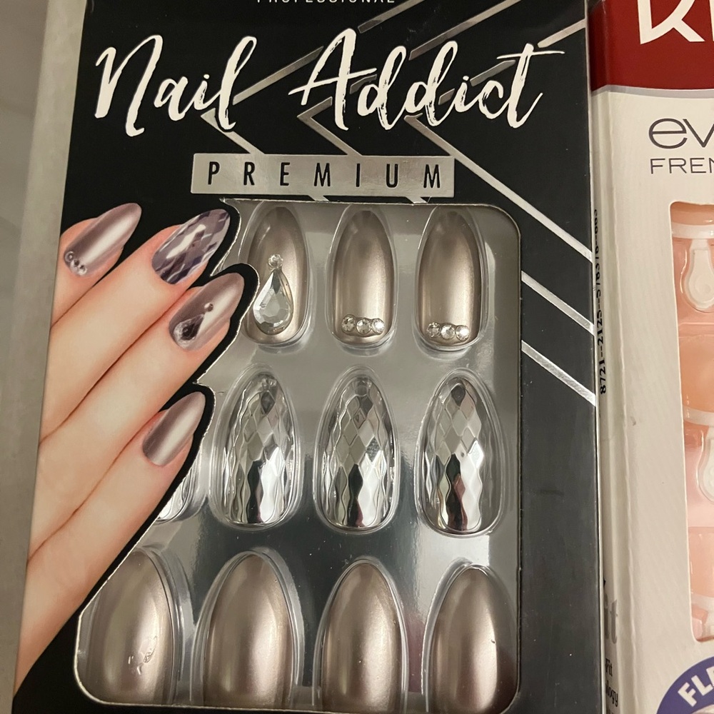 Lot of Kiss and imPRESS press on glue nails - Picture 7 of 12